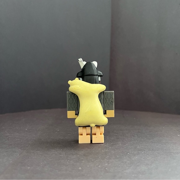 Roblox Celebrity Series Figure With Disaster Survival Helmet - Picture 2 of 3
